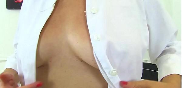  EuroUK milf Annabelle More puts her fingers to work